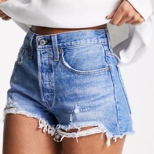 Levi's 501 original short in light wash blue